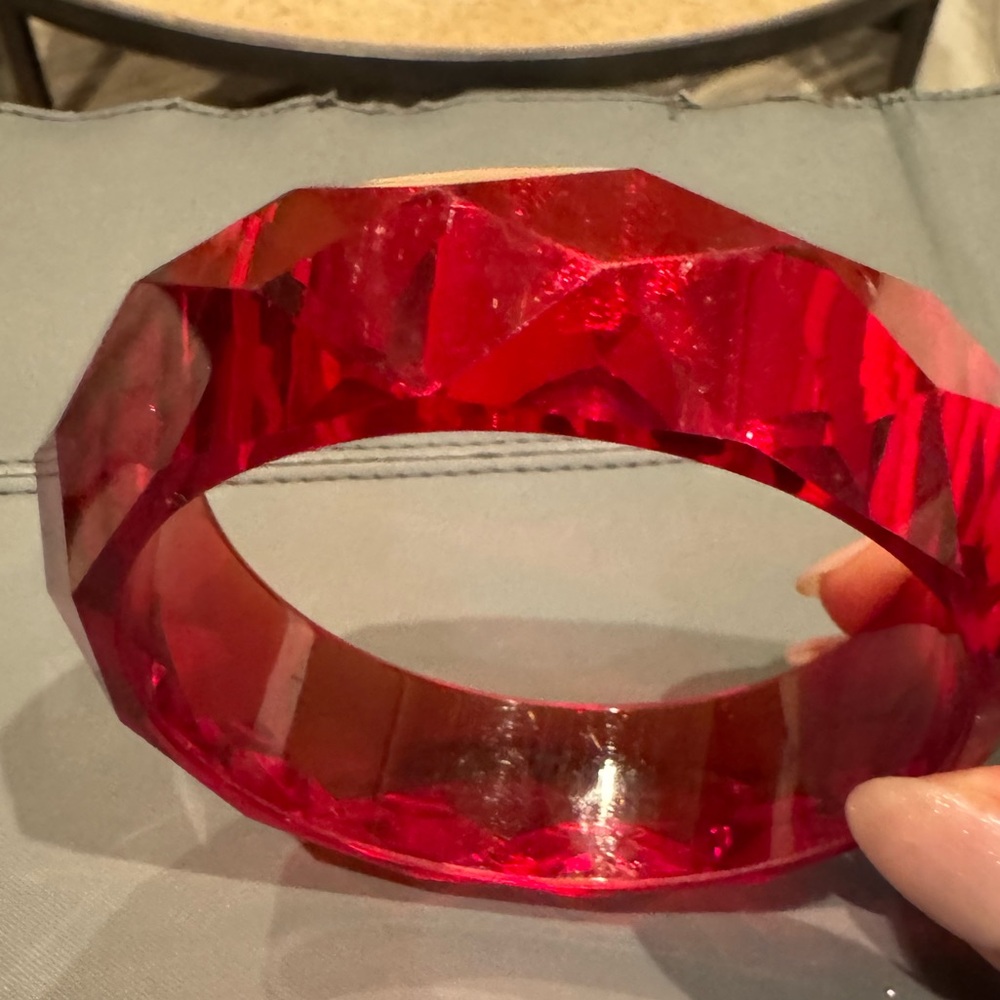 Vintage Susan Graver red faceted lucite bangle bracelet